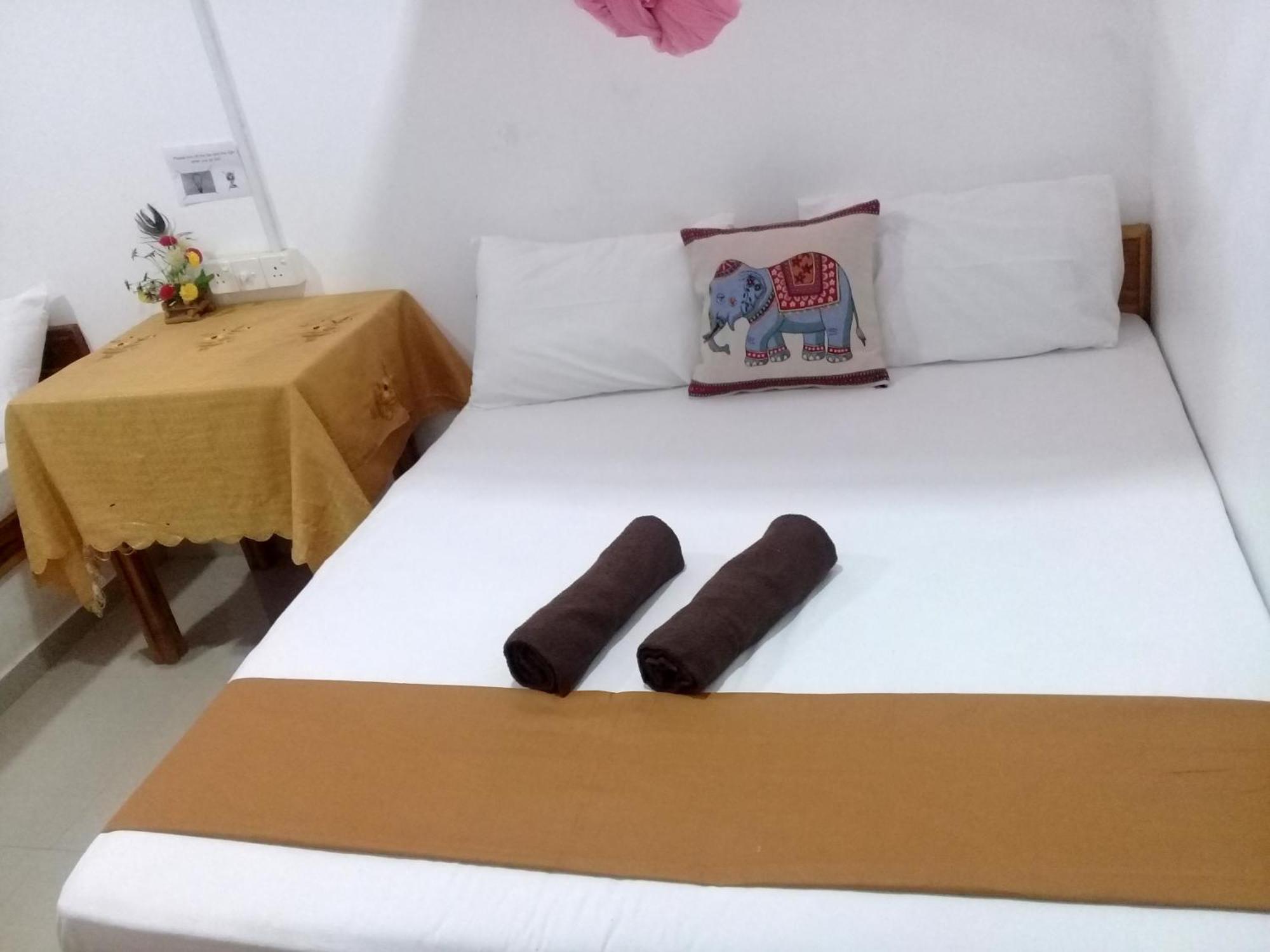 River Side & Swimming Pool Bed & Breakfast Udawalawe Luaran gambar